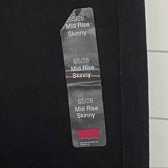 Levi's Mid Rise Skinny Jeans Size 6 Short W28 L30 Black Wash Denim - Picture 8 of 8